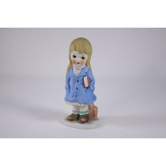 Vintage TAIWAN girl with book figurine, Lefton style decorative nursery decor - Picture 4 of 10